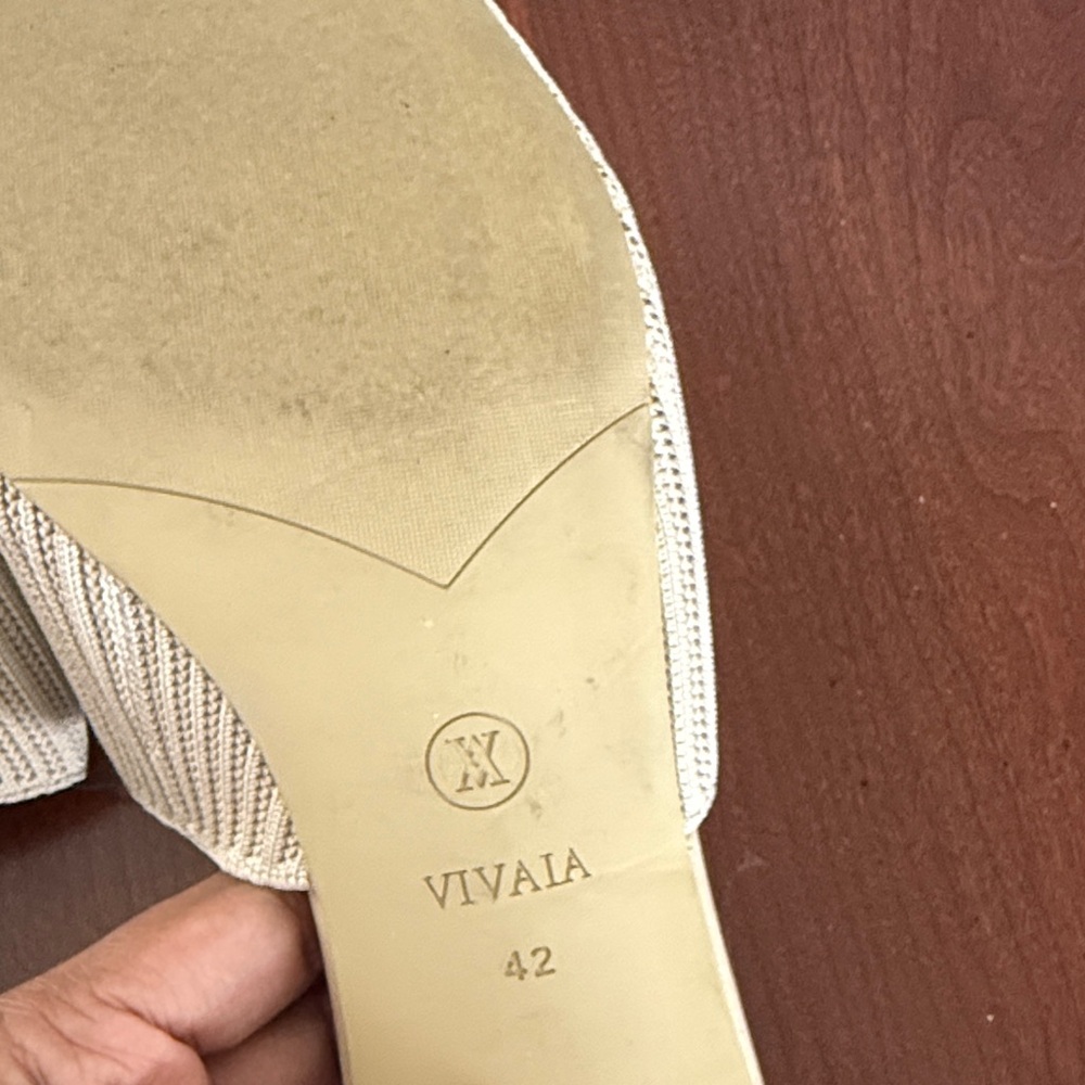 Vivaia gorgeous Beige Textured Heels Sz 42 / 10.5 block heel Jade pro square toe - Picture 8 of 13